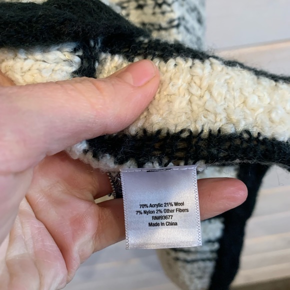 a.n.a A New Approach | Cream & Black Wool Blend Sleeveless Sweater - Picture 4 of 6